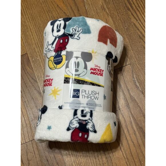 Disney Mickey Mouse Plush Throw The Big One Supersoft 5' x 6' Brand New - Picture 2 of 3